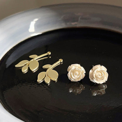 Gold plated 3D white rose flower stud earrings (5 pairs)