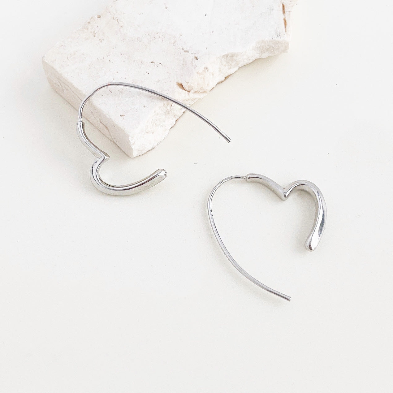 Metal silver color heart line hoop earrings (5 pairs)