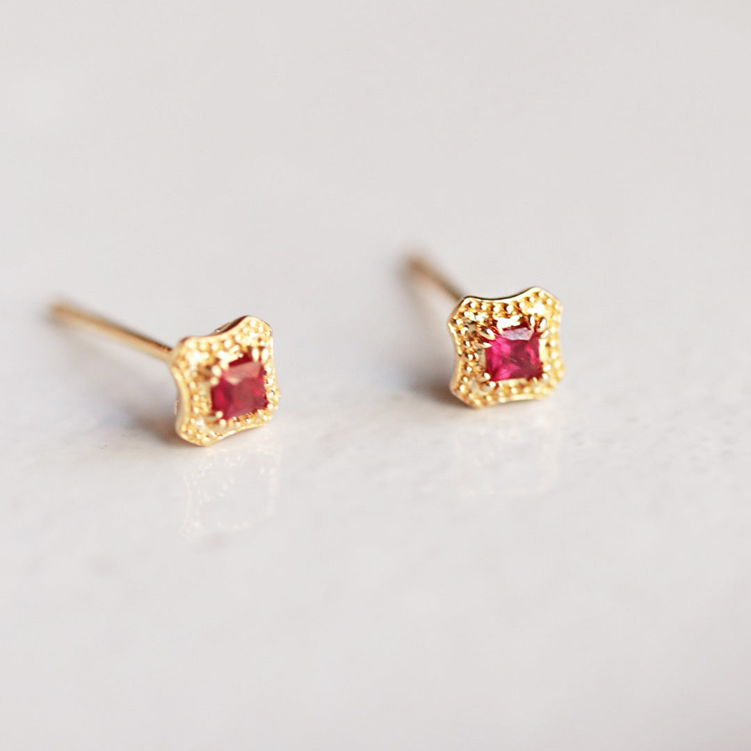 Wholesale vintage 925 sterling silver mini gold ruby red stone stud earrings (5 sets)