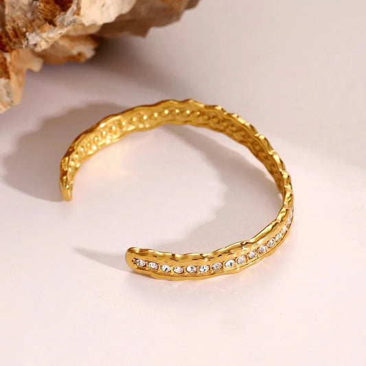 zircon stone bracelet size chart showing inner diameter and thickness, made from stainless steel with pvd gold plated jewelry finish, hypoallergenic and waterproof