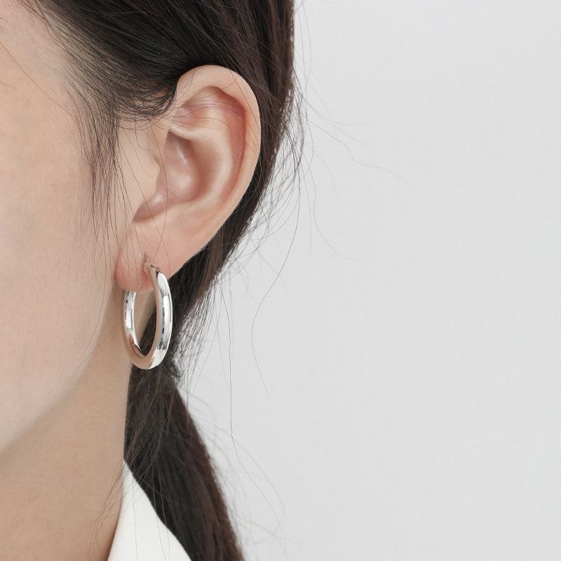 Gold and silver plated 925 sterling silver hoop earrings, chunky yet elegant, suitable for minimalist chic fashion, wholesale 925 silver earrings in bulk.