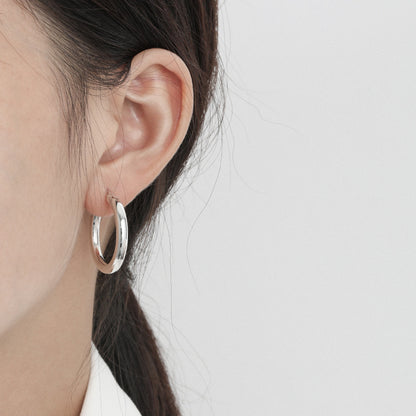 Gold and silver plated 925 sterling silver hoop earrings, chunky yet elegant, suitable for minimalist chic fashion, wholesale 925 silver earrings in bulk.