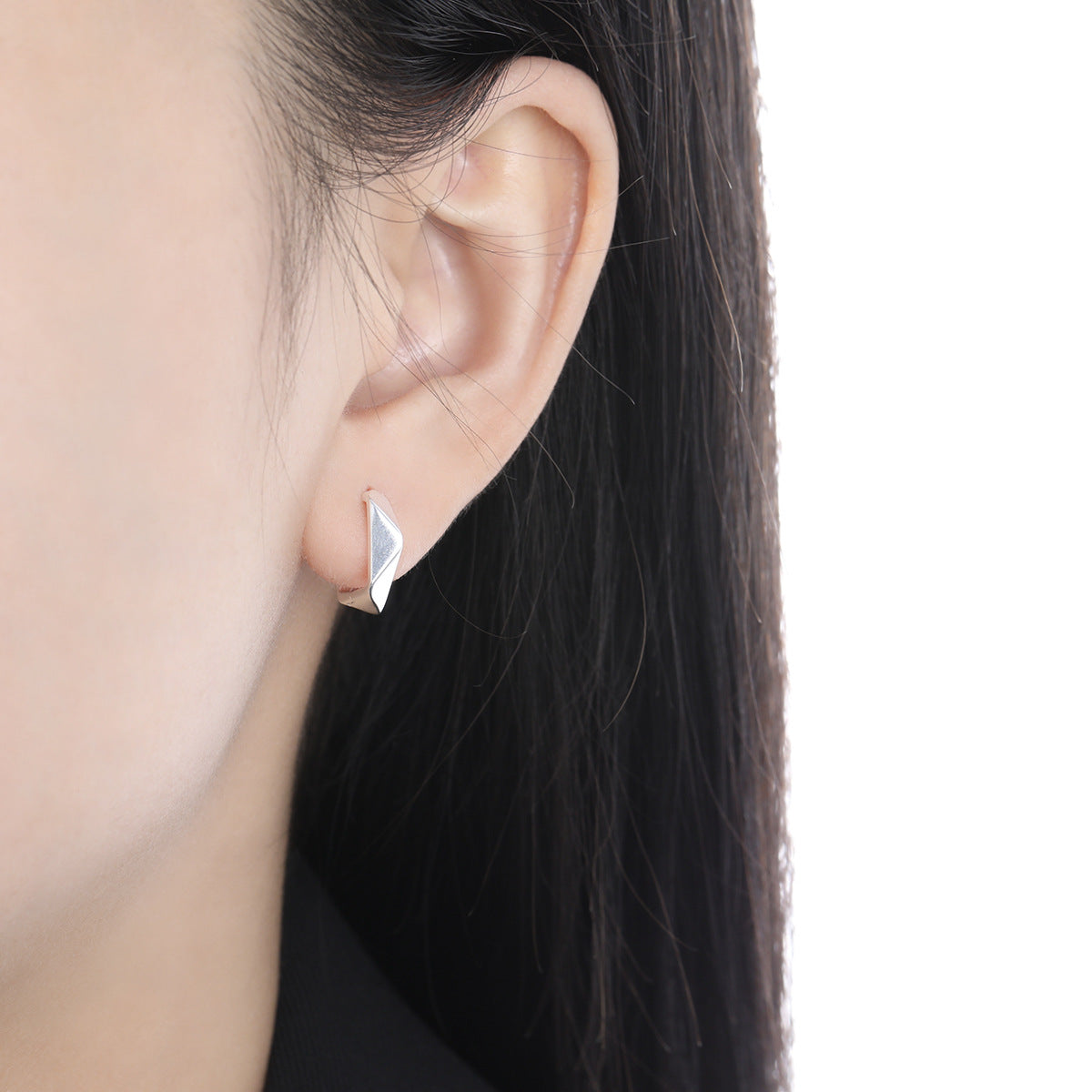 Daily wear earrings for women wholesale 925 silver geometric hoops in 18K gold and silver colors