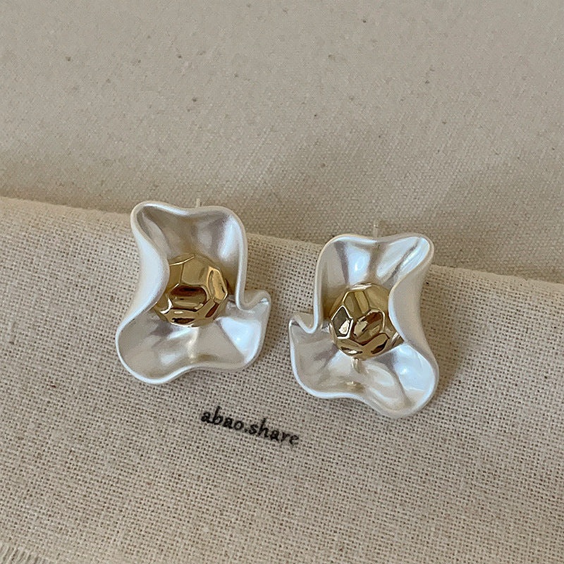 Matte gold petal earrings wholesale versatile earrings with metal center exquisite jewelry studs