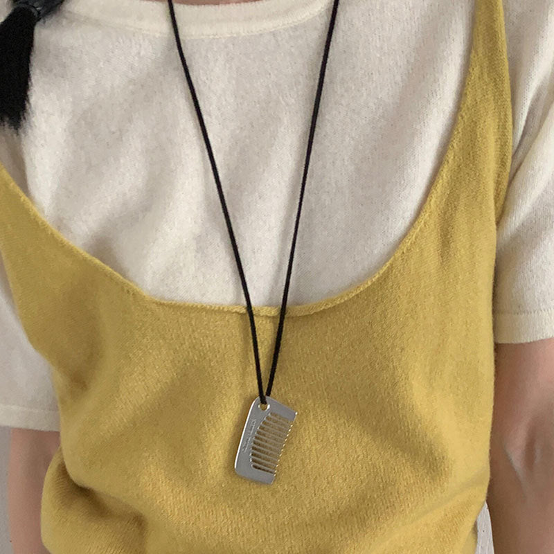 Korean Style Black Cord Necklace with Heart Pendant Minimalist Fashion Statement Jewelry Brass Jewelry Wholesale