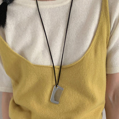 Korean Style Black Cord Necklace with Heart Pendant Minimalist Fashion Statement Jewelry Brass Jewelry Wholesale