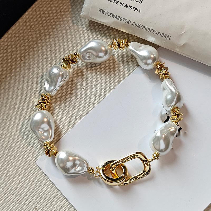 lassic brass baroque pearl bracelet with hammered gold clasp, perfect for boutique jewelry wholesale or Christmas gifts.