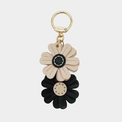 Black and Cream Handmade Leather Daisy Keychain – Minimalist Flower Bag Charm Gift for Her