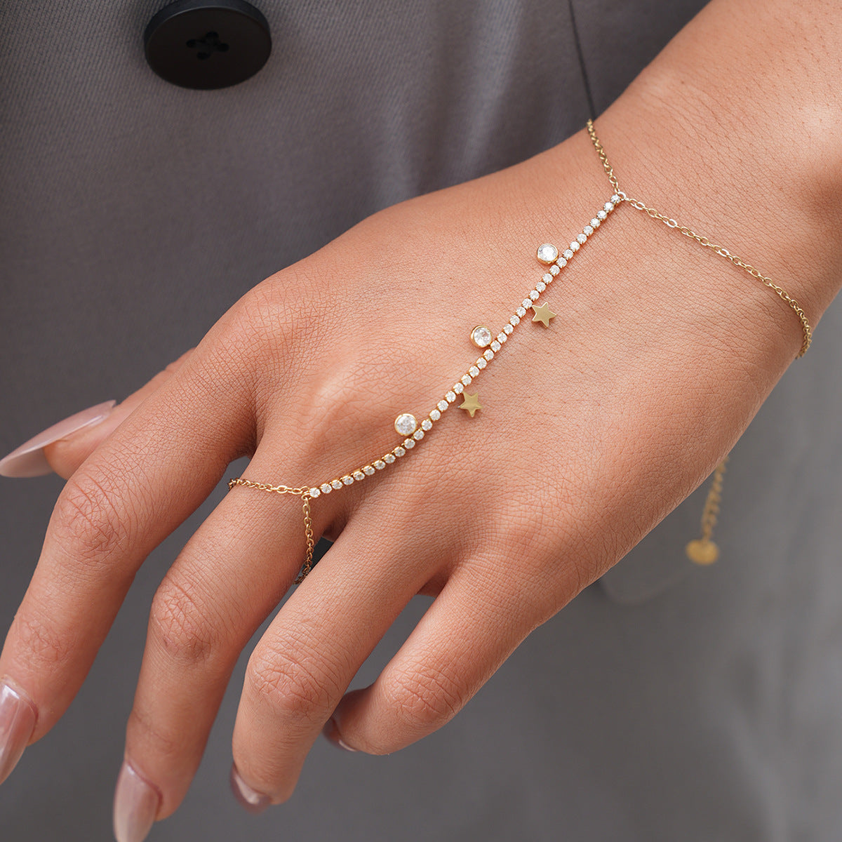 Adjustable gold hand chain bracelet with size, weight, and length details