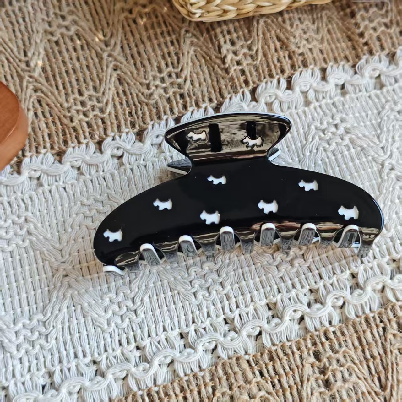 Cute Korean acetate hair clip in black, dog pattern hair claw clip for women