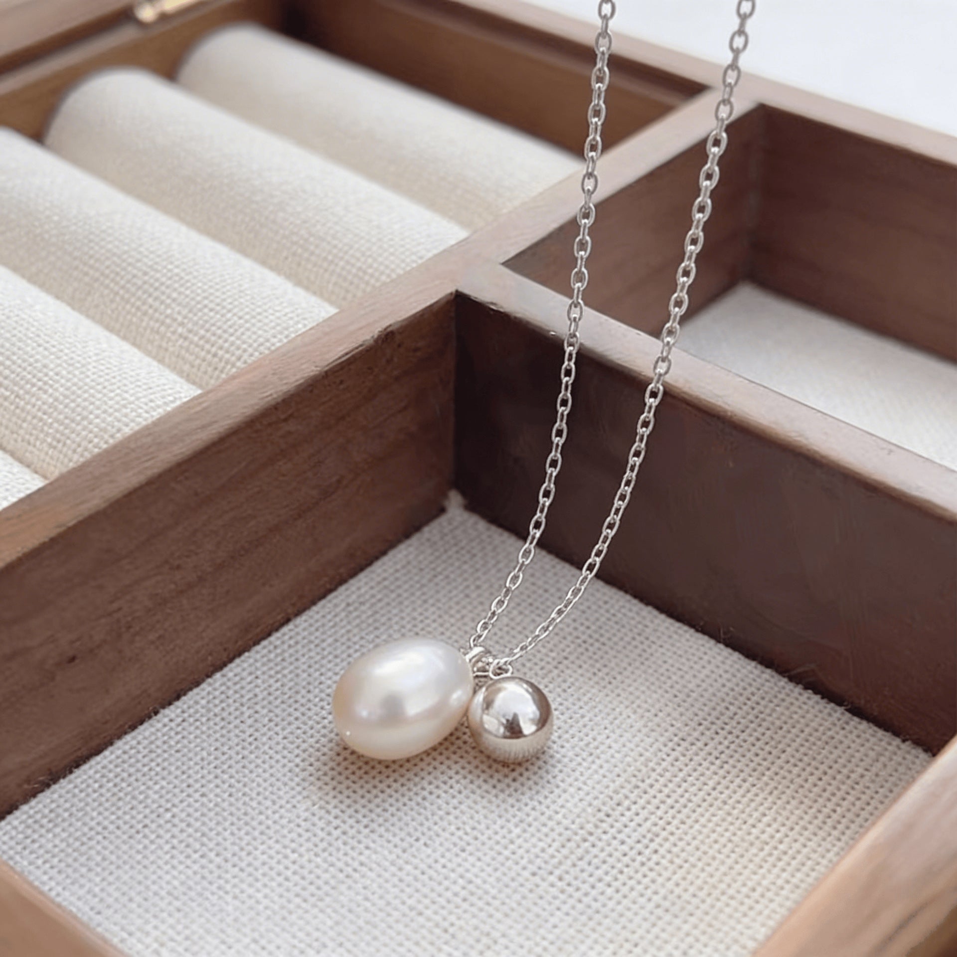 Natural pearl necklace with 925 silver chain displayed in jewelry box for wholesale buyers
