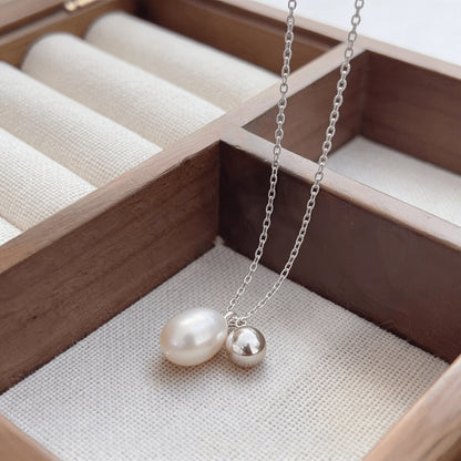 Natural pearl necklace with 925 silver chain displayed in jewelry box for wholesale buyers