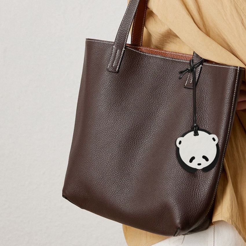 Panda Leather Keychain for Car Mirror Decoration — Cute Bag Accessories and Animal Bag Charm Wholesale