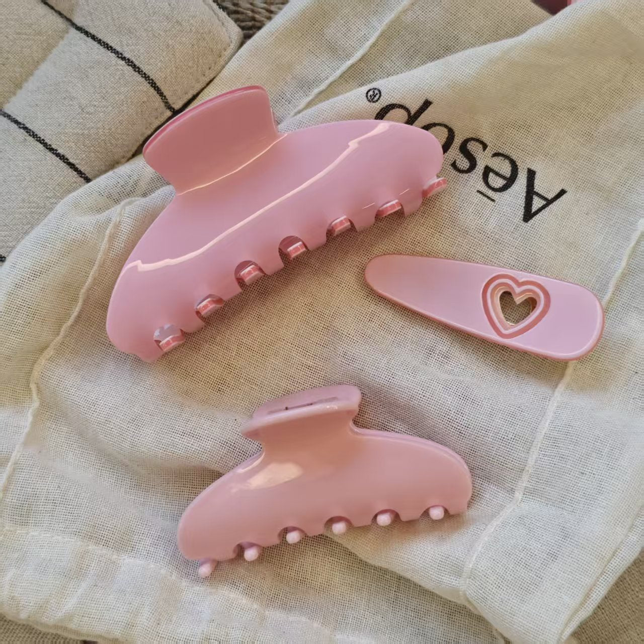 3 Pcs pink claw hair clip set featuring one large shark clip, one small claw, and a heart shaped hair clip.