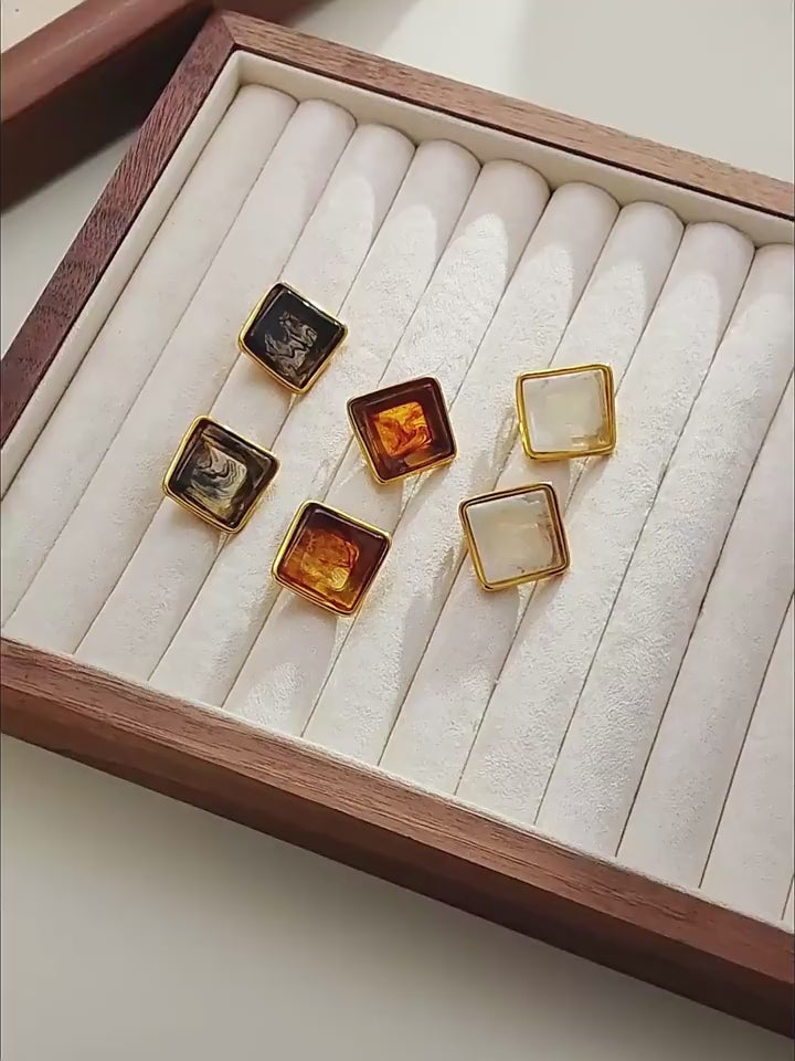Video showing vintage square resin stud earrings in mixed colors for wholesale boutique jewelry sourcing