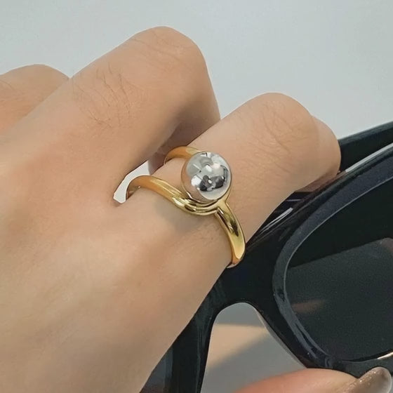 Wholesale stainless steel rings with 18K gold plated steel ball design, adjustable open ring for women jewelry bulk.