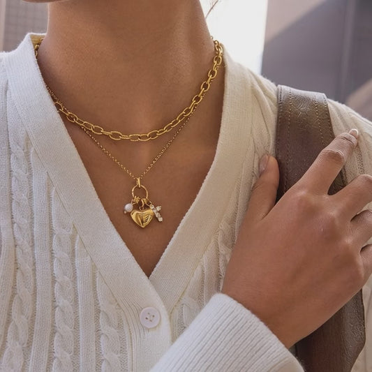 Sweet style stainless steel freshwater pearl heart charm necklace movement display