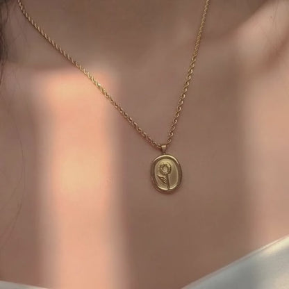 Vintage Gold Pendant Necklace Engraved Gold Disc Minimalist Oval Pendant Jewelry Wholesale