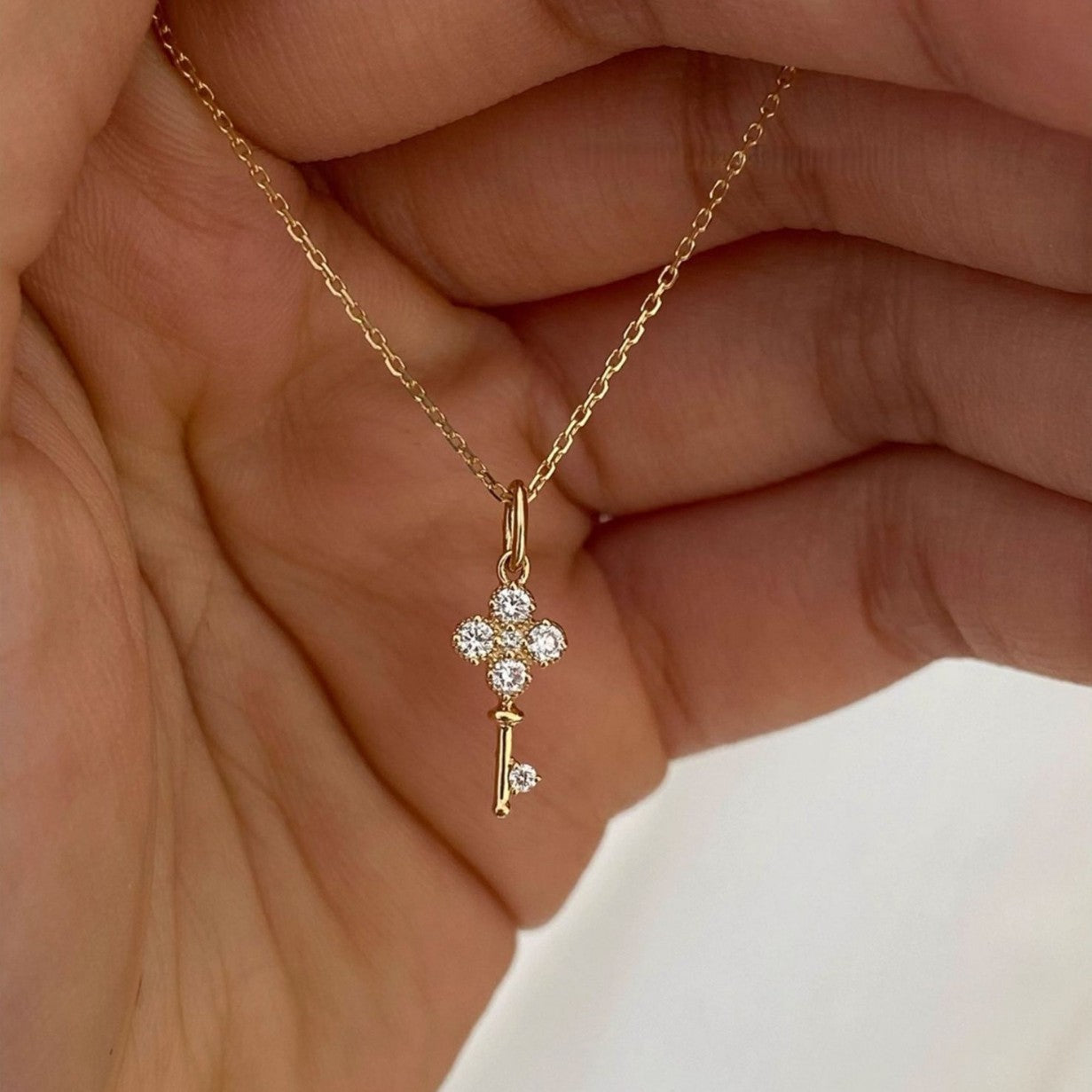 Wholesale S925 18K gold plated clover key zircon necklace held on hand for jewelry sourcing