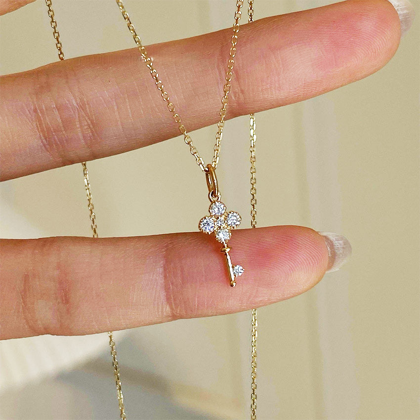 Close up of S925 gold plated four leaf clover key pendant necklace with zircon accents