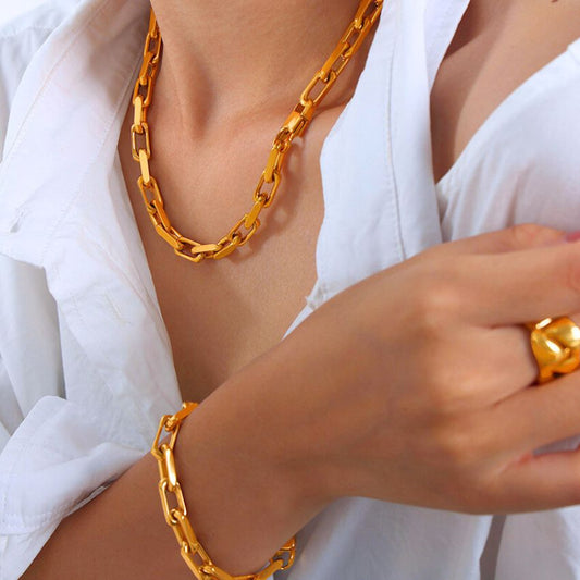 stainless steel chain jewelry gold chunky chain necklace and bracelet set worn by model