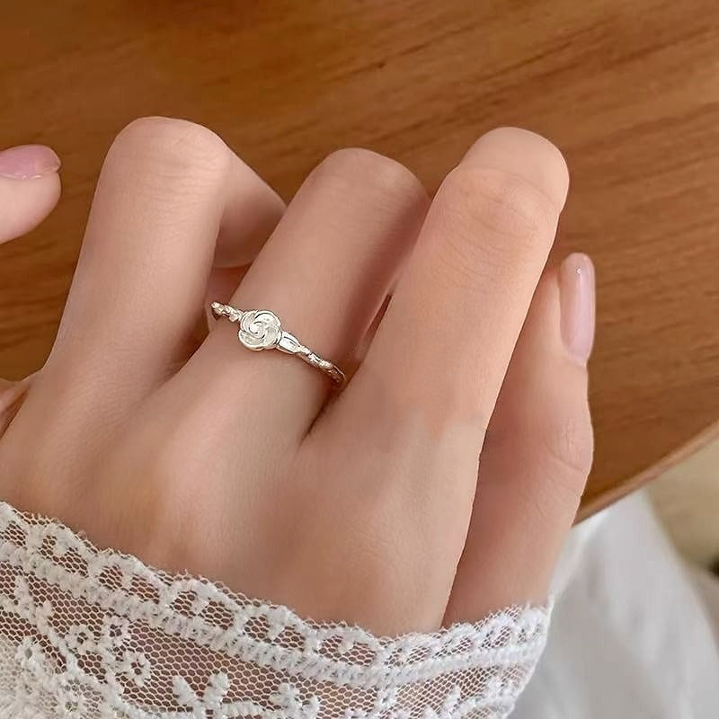 S925 sterling silver rose flower ring held on hand with polished silver finish