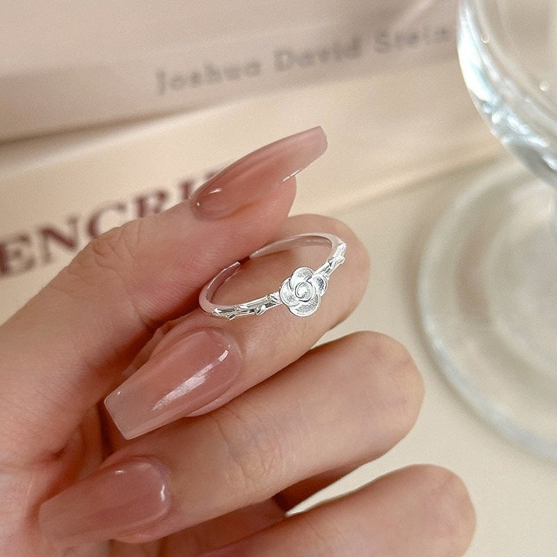 Close up of S925 sterling silver three dimensional rose flower ring design