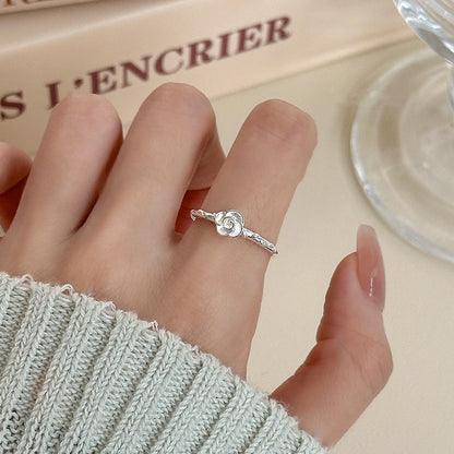 S925 sterling silver rose ring worn on finger for daily fashion jewelry styling