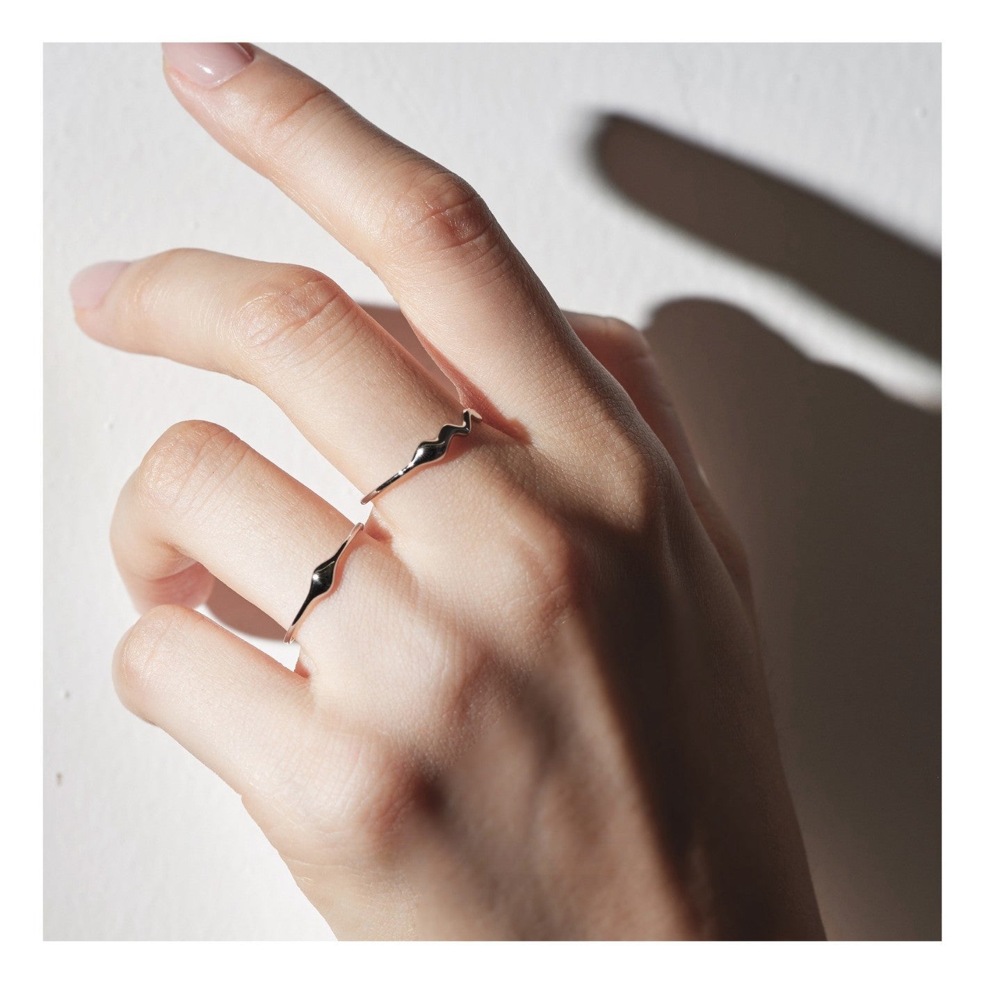 S925 sterling silver 18K gold plated wave ring worn on finger with minimalist design